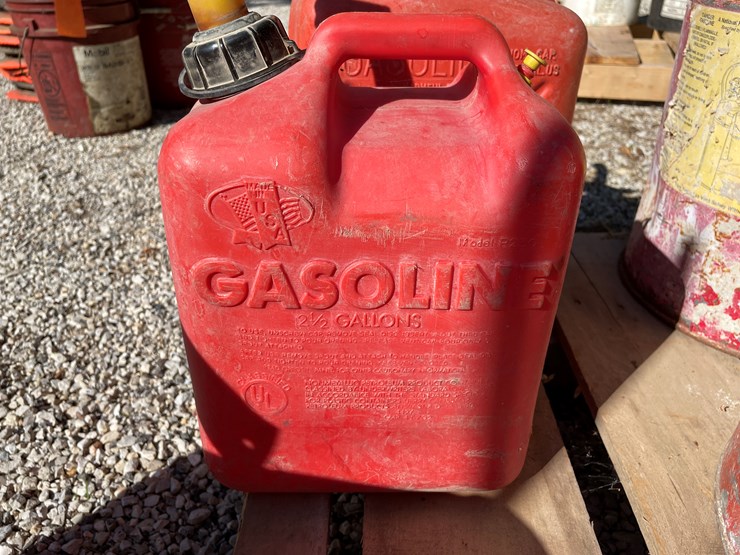 #1680-•-(2)-poly-gas-tanks-image-2