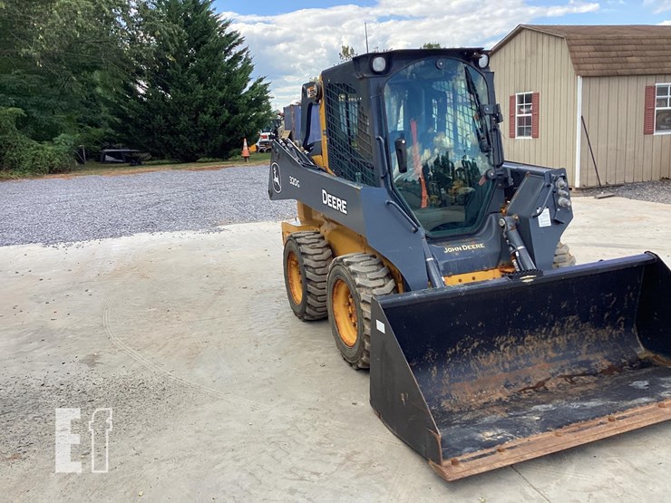 2022-deere-320g-image-6