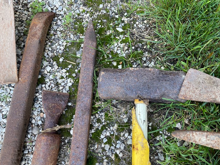 #1590-•-handled-tools-image-3