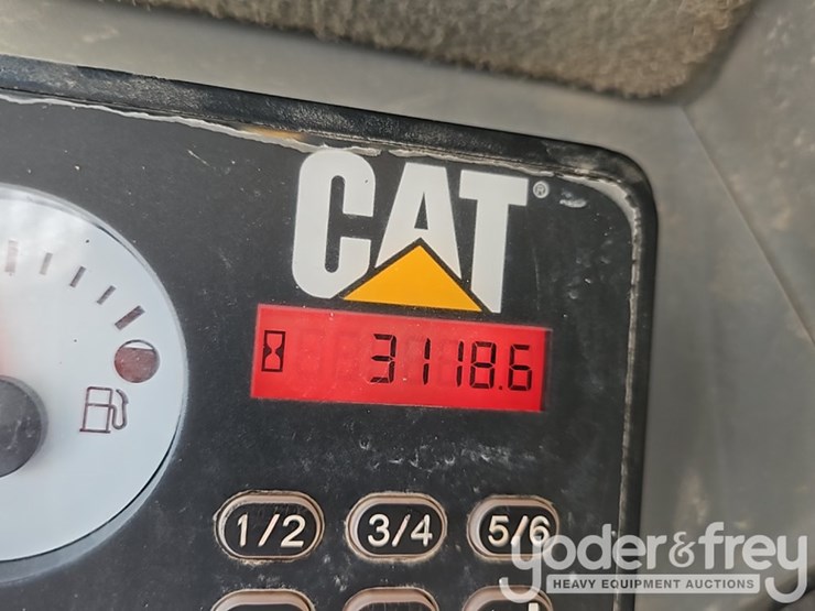 2018-caterpillar-262d-image-24