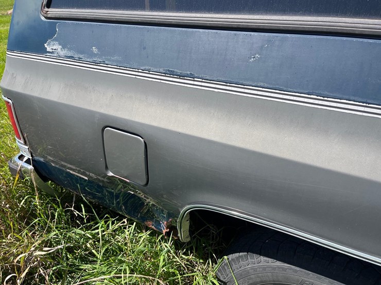gmc-suburban-image-10