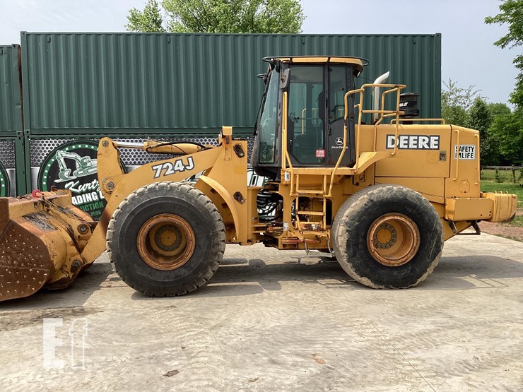 2002-deere-724j-image-1