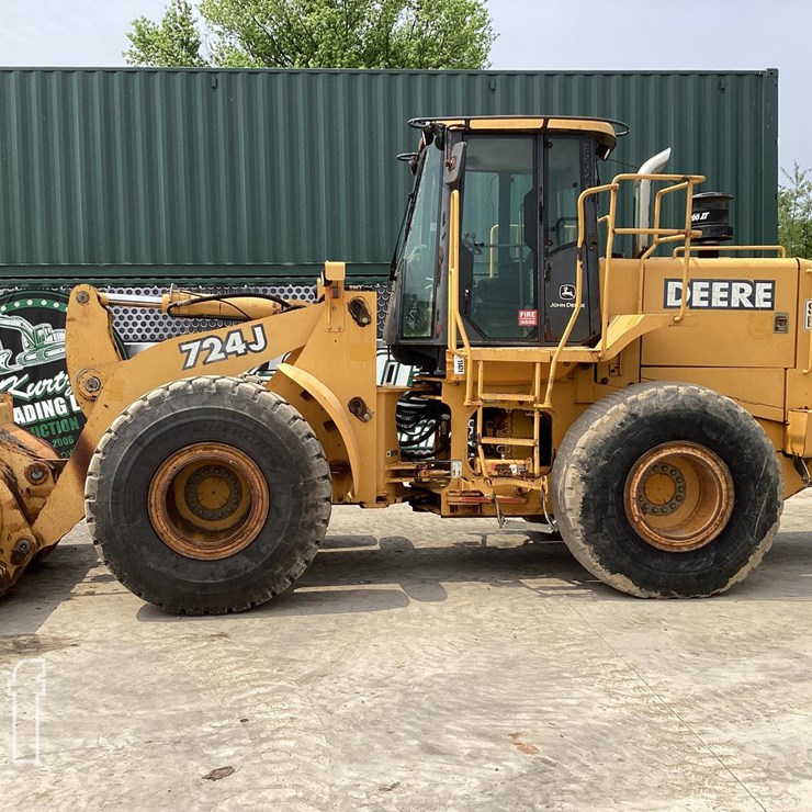 2002 DEERE 724J