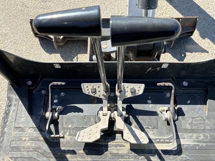 2020-bobcat-e20-image-17