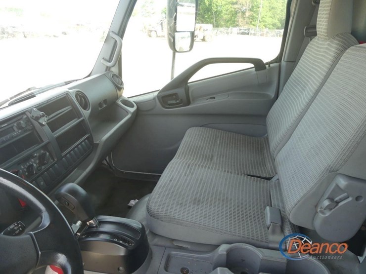 2019-hino-195-image-12