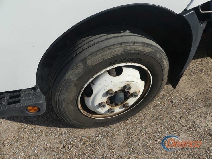 2019-hino-195-image-9