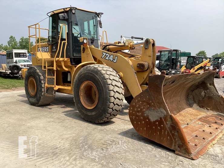 2002-deere-724j-image-6