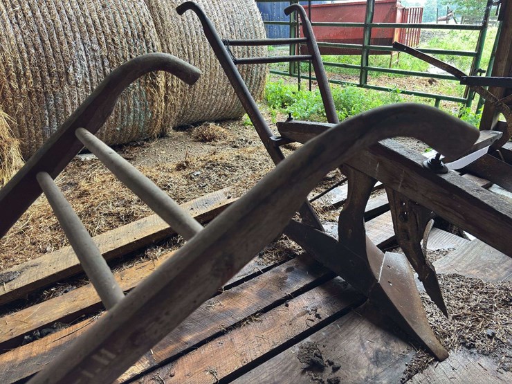 oliver-chilled-plow-works-14”-walking-plow-image-17