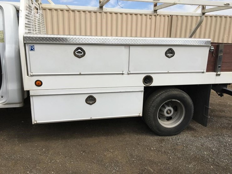 2017-chevrolet-3500-image-13
