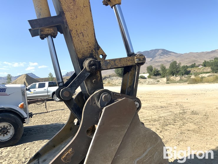caterpillar-235c-image-10