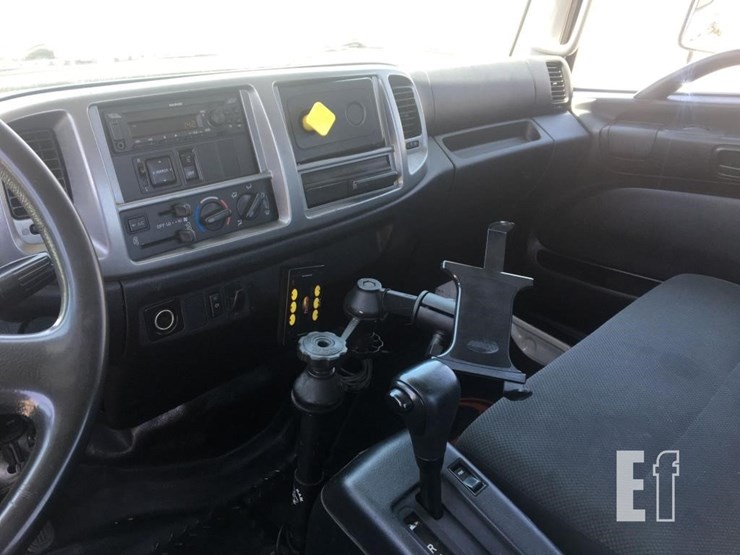 2018-hino-268a-image-7