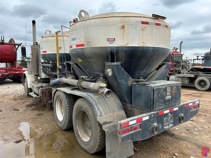 2007-freightliner-fld120-image-8