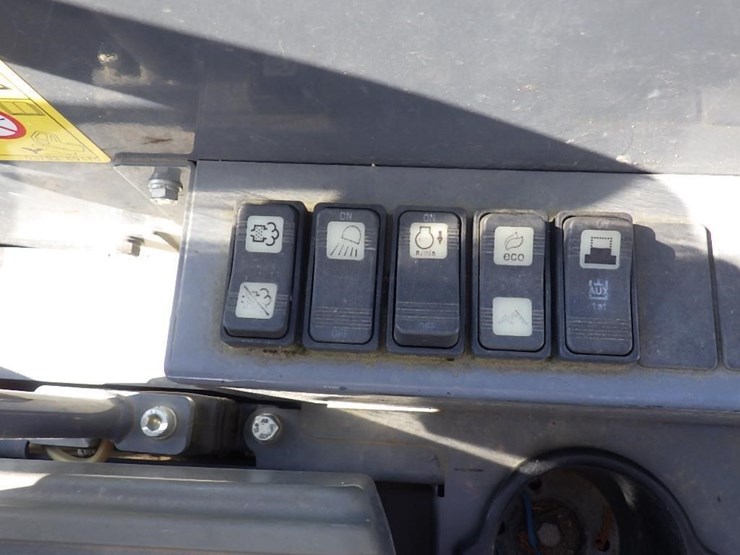takeuchi-tb240-image-30