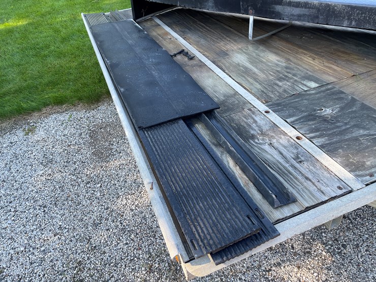 #1583-•-sled-bed-10'-snowmobile-trailer-(no-title)-image-18