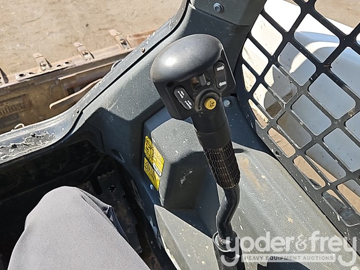 2021-bobcat-t64-image-27