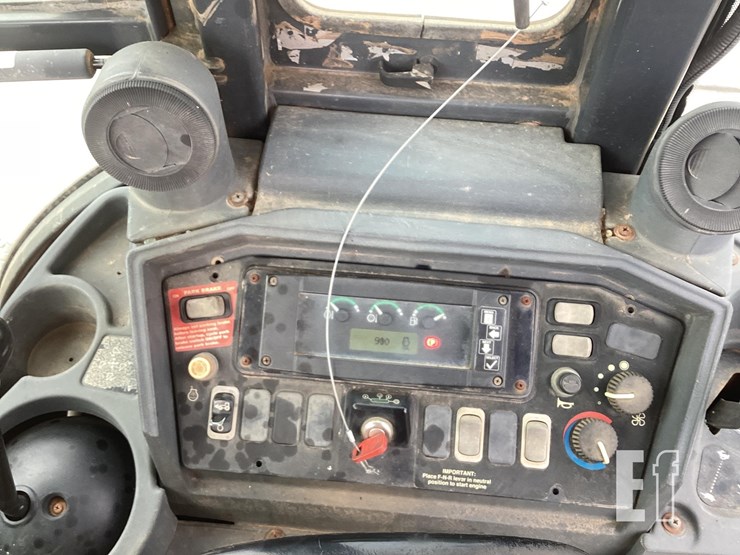 2005-deere-310sg-image-17
