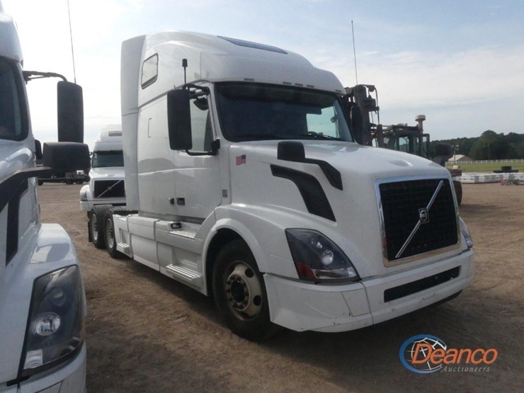 2016-volvo-vnl-truck-tractor,-s/n-4v4nc9eh0gn936363:-t/a,-sleeper,-volvo-d13-425hp-eng.,-ishift-auto,-12.5k-front,-38k-rears,-445/50r22.5-single-rears,-295/75r22.5-fronts,-578k-mi.-image-1