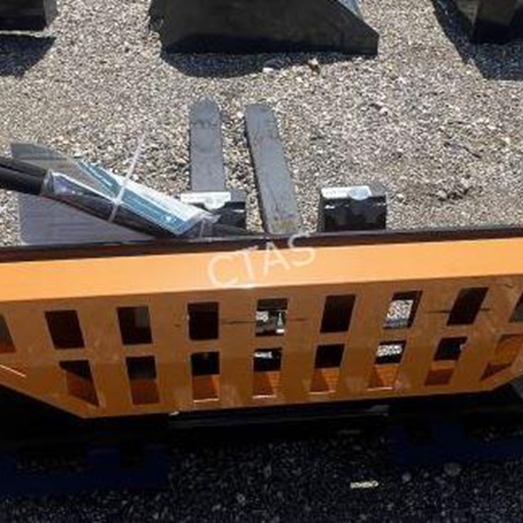 #30 • Wolverine Hydraulic Adjustable Skid Steer Forks