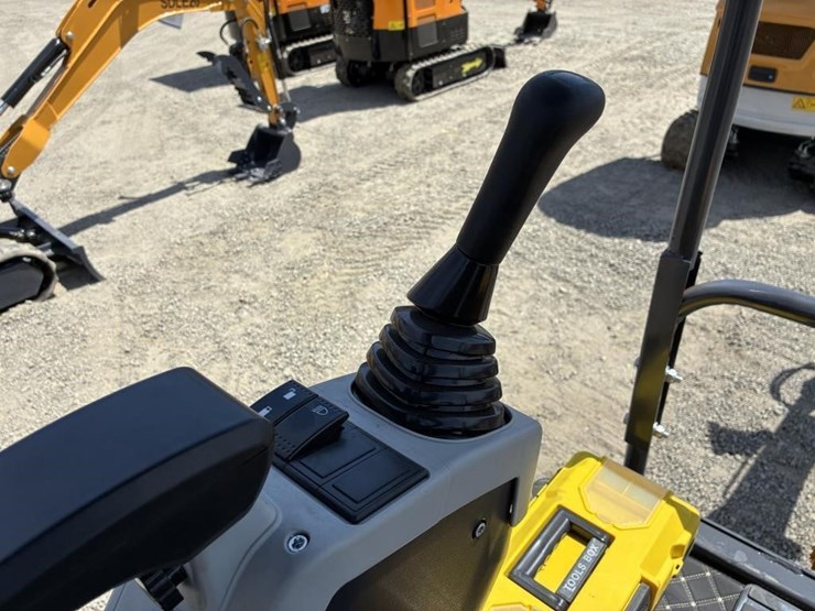 2025-sdlanch-sdle20-hydraulic-excavator-image-18
