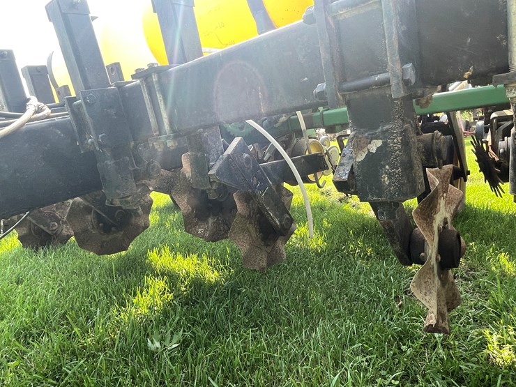 #5551-•-john-deere-p7000-planter-seeder-image-14