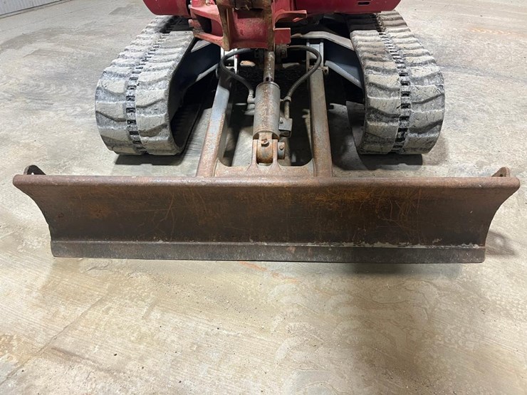 takeuchi-tb235-image-12