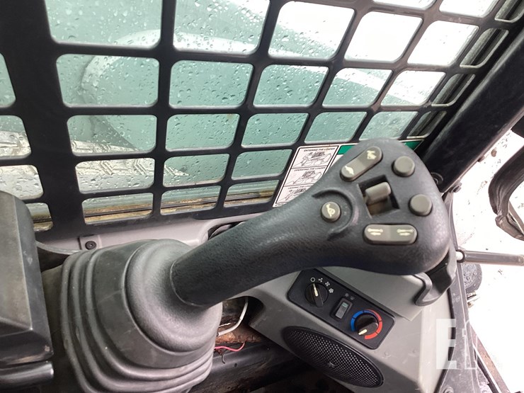 2015-bobcat-t870-image-18