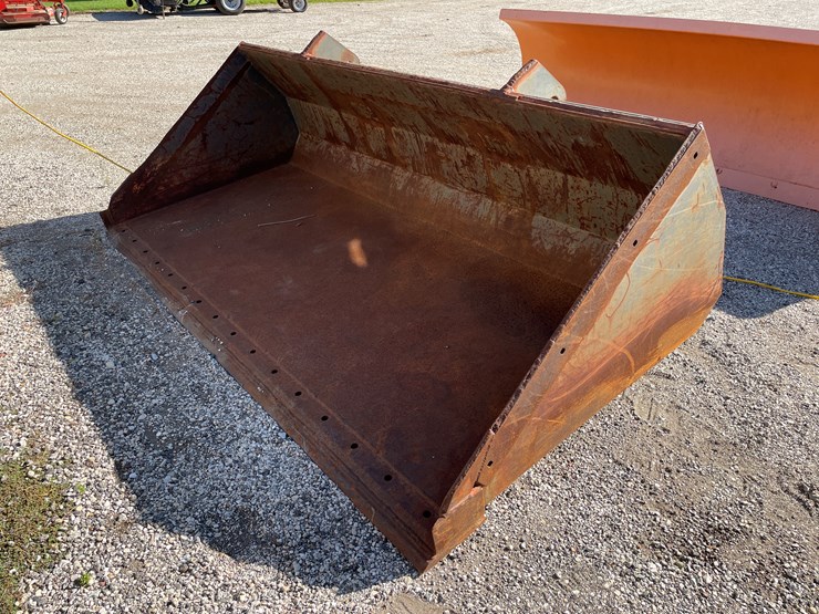 #1581-•-gehl-8'-loader-bucket-image-1