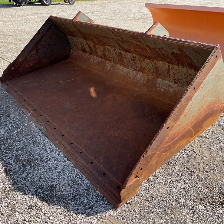 #1581 • Gehl 8' Loader Bucket