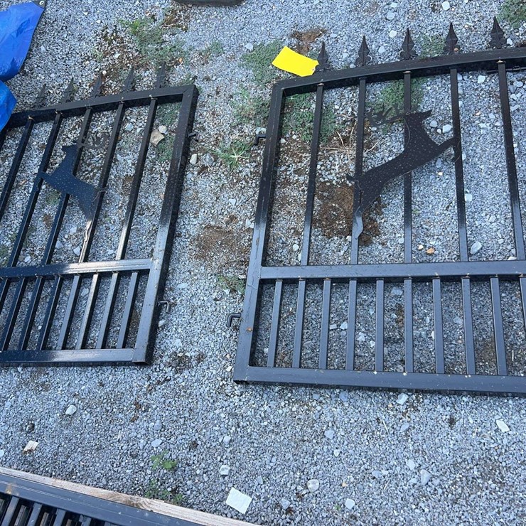 UNUSED BI-PARTING GATE 6' WIDE 4' TALL-MAY HAVE SO==COSMETIC SCRATES FROM UNLOADING