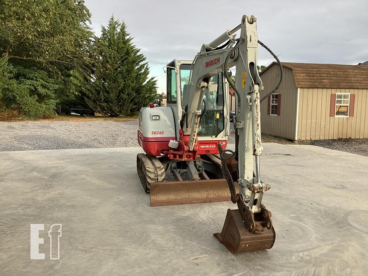 2018-takeuchi-tb240-image-6
