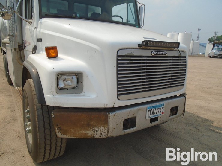 2002-freightliner-fl80-image-15