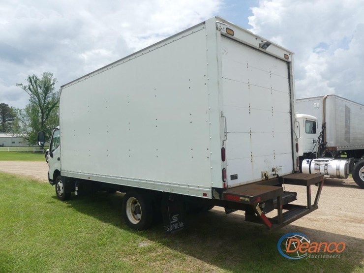 2019-hino-195-image-3