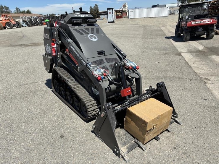 2025-stag-tl-430-skid-steer-track-loader-image-2