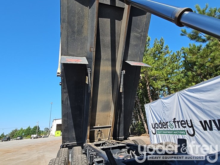 2023-kenworth-t880-image-58