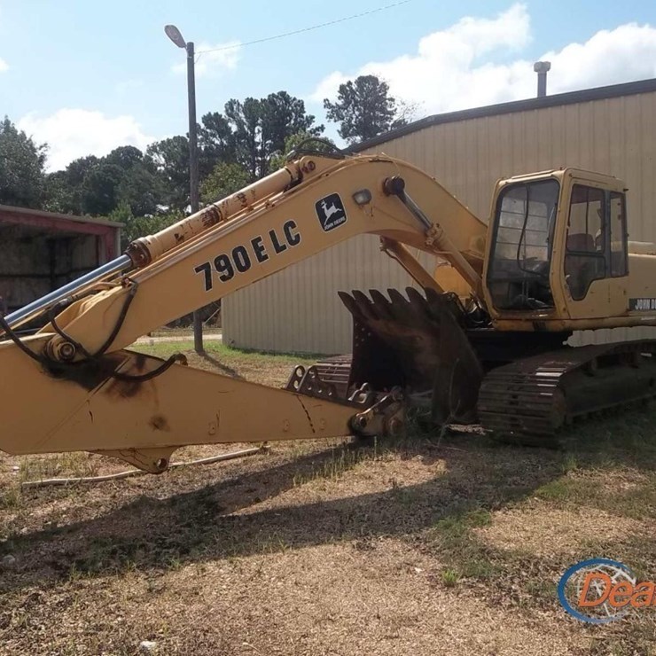 DEERE 790E LC