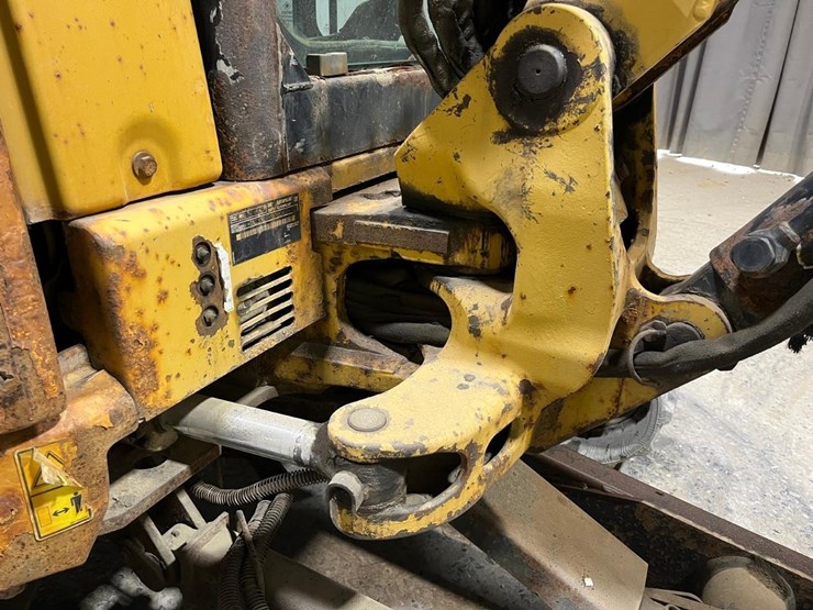 caterpillar-303-image-14