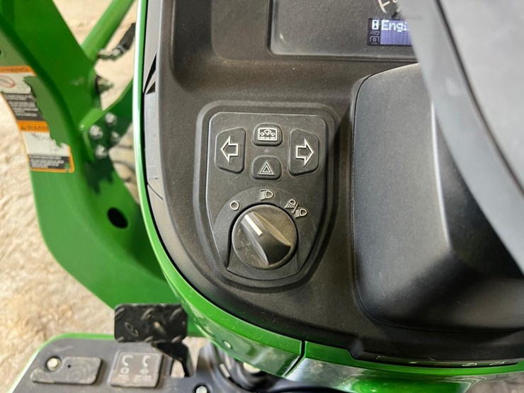 2019-john-deere-3025e-image-24