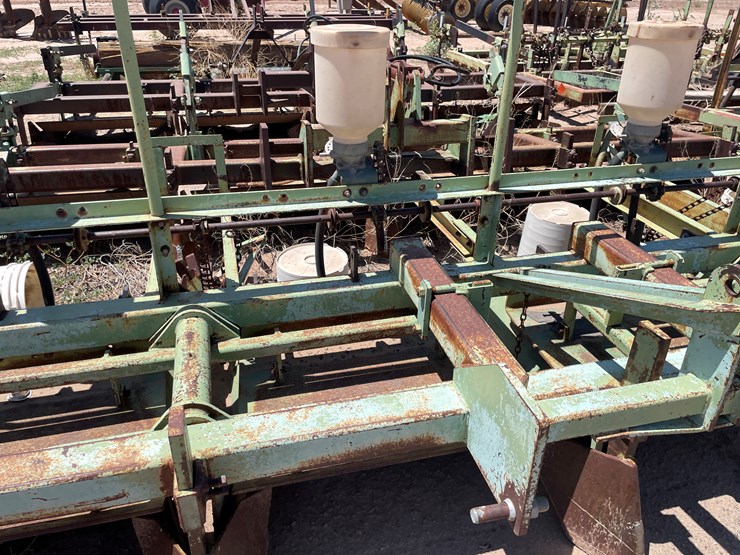 #9044-•-darbyshire-3-pt,-4-unit-bedding-unit-w/8-row-seed-units-image-13