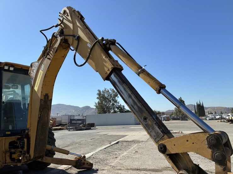 2005-caterpiller-420d-loader-backhoe-image-12