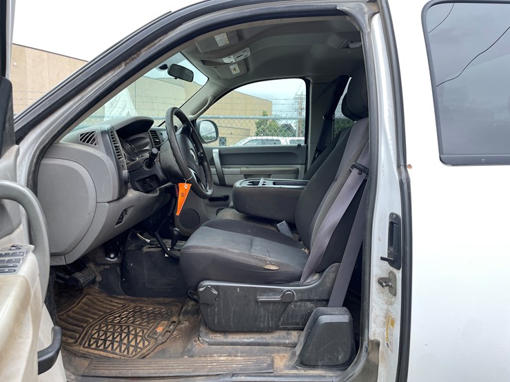 2011-chevrolet-2500-image-29