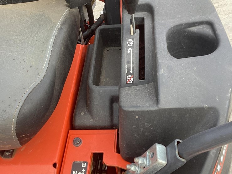 2018-kubota-z122e-image-11