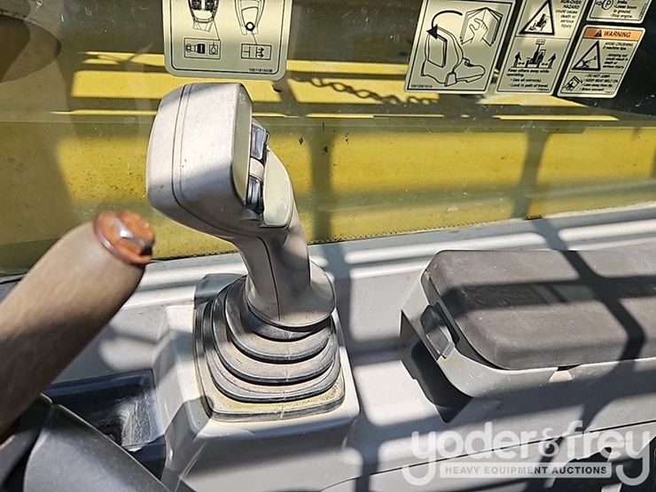 2017-caterpillar-tl642d-image-27