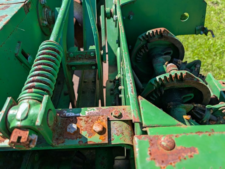 john-deere-336-image-7