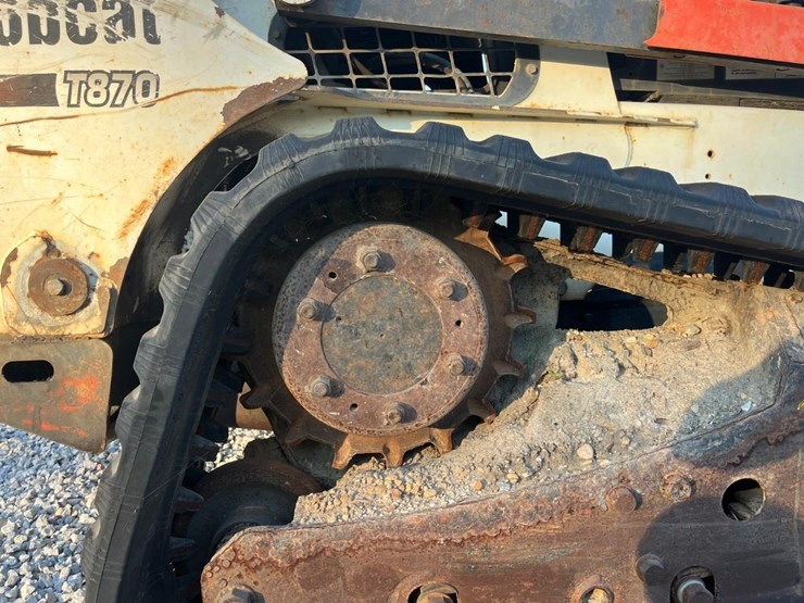 2012-bobcat-t870-image-18
