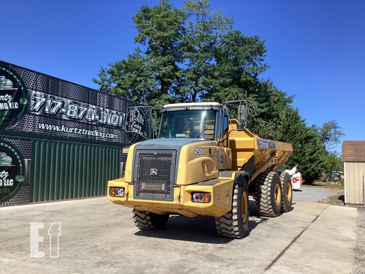 2015-deere-250d-ii-image-9