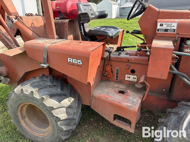 ditch-witch-r65-image-15
