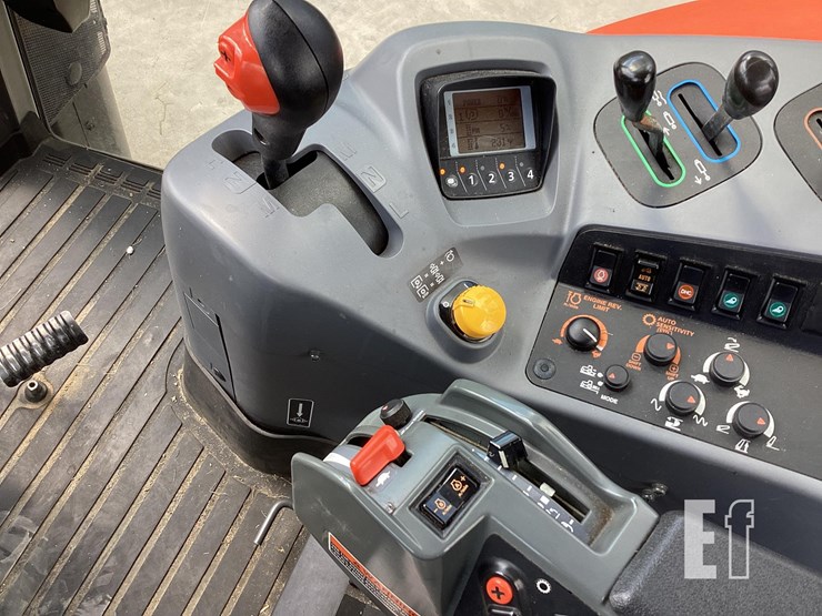 2020-kubota-m6-141-image-17