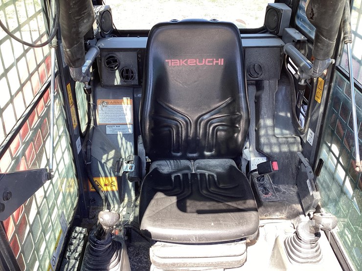 2019-takeuchi-tl8-image-15