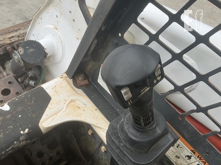 2006-bobcat-s220-image-15