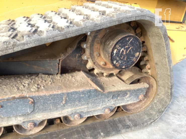 2020-deere-333g-image-11